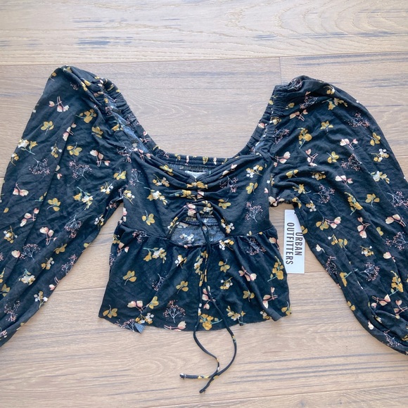 Urban Outfitters Floral Top - Picture 1 of 2